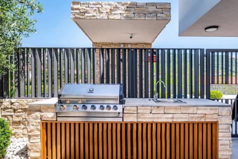 Rab, Banjol- moderne vile s bazenima, blizina mora i centra