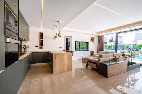 Rab, Banjol- moderne vile s bazenima, blizina mora i centra