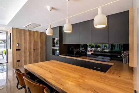 Rab, Banjol- moderne vile s bazenima, blizina mora i centra