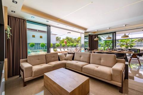 Rab, Banjol- moderne vile s bazenima, blizina mora i centra