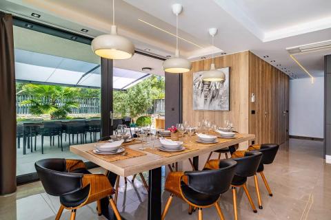 Rab, Banjol- moderne vile s bazenima, blizina mora i centra