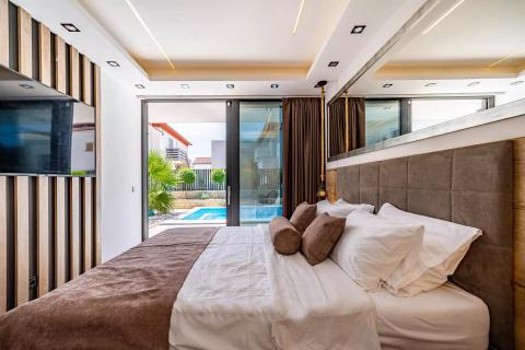 Rab, Banjol- moderne vile s bazenima, blizina mora i centra