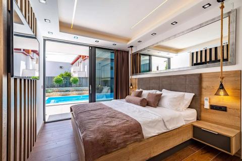 Rab, Banjol- moderne vile s bazenima, blizina mora i centra