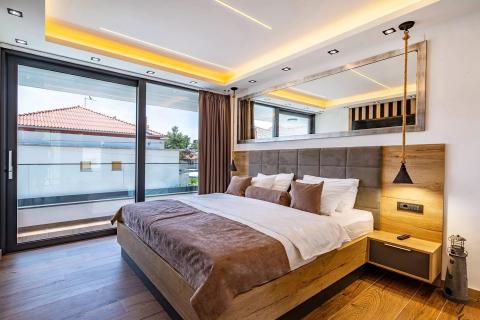 Rab, Banjol- moderne vile s bazenima, blizina mora i centra