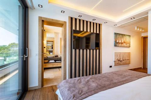 Rab, Banjol- moderne vile s bazenima, blizina mora i centra