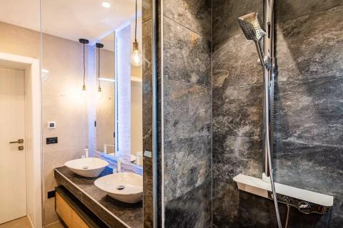 Rab, Banjol- moderne vile s bazenima, blizina mora i centra