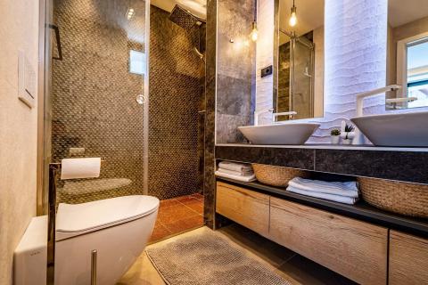 Rab, Banjol- moderne vile s bazenima, blizina mora i centra