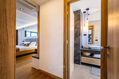 Rab, Banjol- moderne vile s bazenima, blizina mora i centra