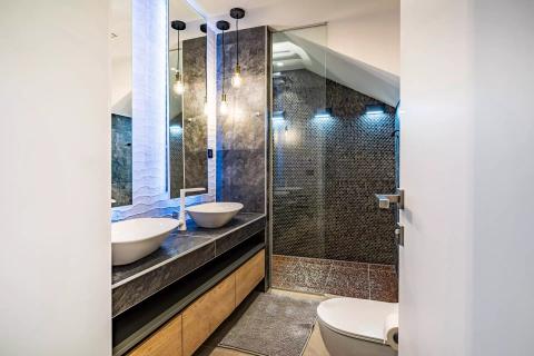 Rab, Banjol- moderne vile s bazenima, blizina mora i centra