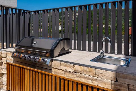 Rab, Banjol- moderne vile s bazenima, blizina mora i centra