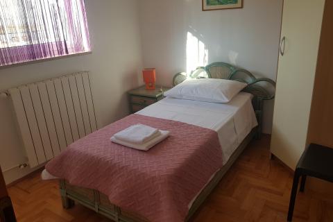 Istra, Pješčana uvala, dugoročni najam dvosobnog stana sa pogledom na more