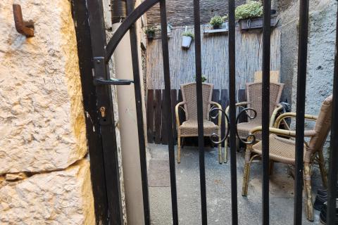 Rijeka, Centar - stan 1s+db i app u adaptiranom suterenu, u naravi 100m2  