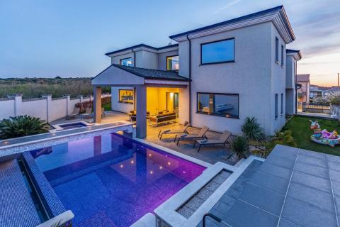 Istra, Banjole, villa s bazenom