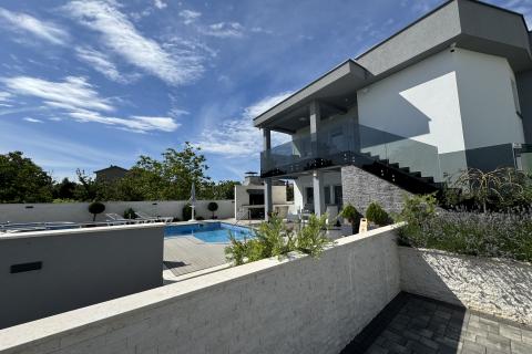 OTOK KRK,GRAD KRK-bliža okolica villa sa dva stana