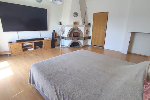 Istra,Umag,kuća sa tri stana i dvorištem!