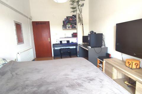 Istra,Umag,kuća sa tri stana i dvorištem!