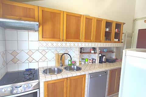 Istra,Umag,kuća sa tri stana i dvorištem!