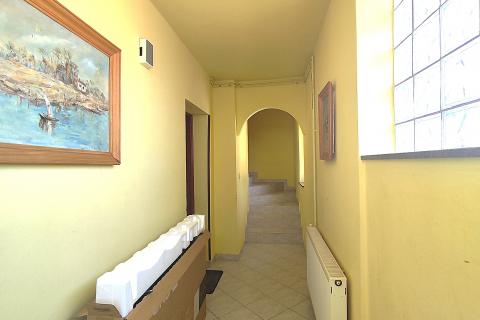 Istra,Umag,kuća sa tri stana i dvorištem!