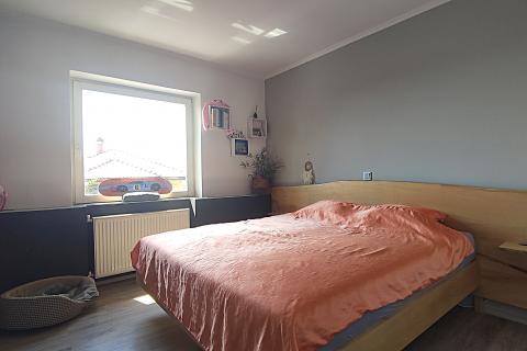 Istra,Umag,kuća sa tri stana i dvorištem!