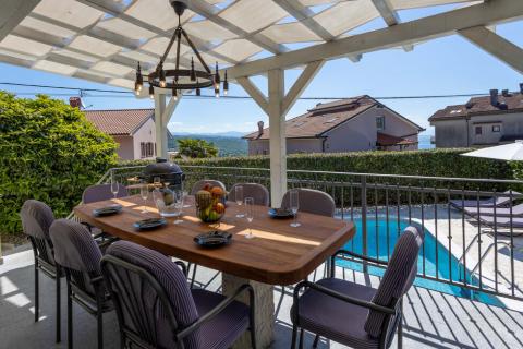 OPATIJA, POBRI- Haus 170 m2 mit Pool, Garage und Meerblick