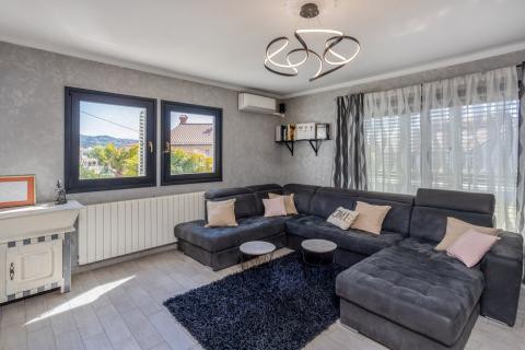 OPATIJA, POBRI- Haus 170 m2 mit Pool, Garage und Meerblick