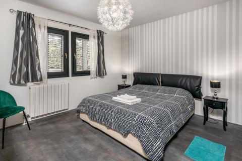 OPATIJA, POBRI- Haus 170 m2 mit Pool, Garage und Meerblick