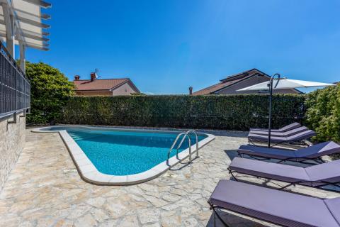 OPATIJA, POBRI- Haus 170 m2 mit Pool, Garage und Meerblick