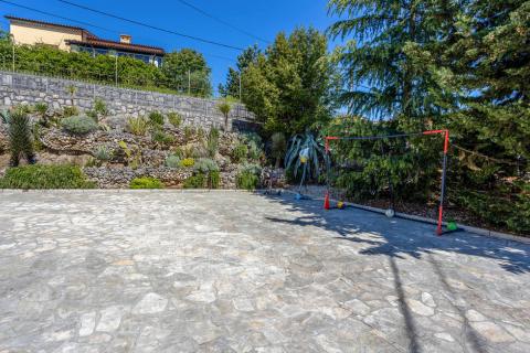 OPATIJA, POBRI- Haus 170 m2 mit Pool, Garage und Meerblick