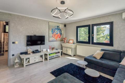 OPATIJA, POBRI- Haus 170 m2 mit Pool, Garage und Meerblick