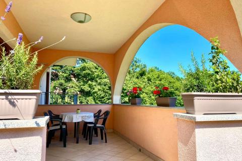 Opatija - Veprinac - kuća s dva stana s pogledom na more