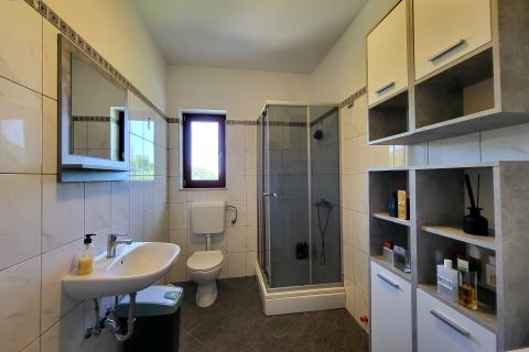 Opatija - Veprinac - kuća s dva stana s pogledom na more