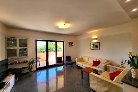 Opatija - Veprinac - kuća s dva stana s pogledom na more