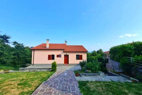 Opatija - Veprinac - kuća s dva stana s pogledom na more