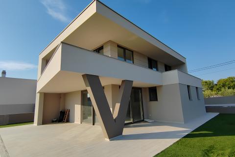 Otok Krk, villa u novogradnji s bazenom na odličnoj lokaciji