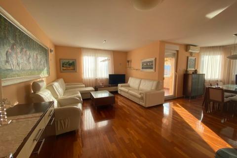 Kastav, Rešetari-trosoban stan s pogledom na more,parking