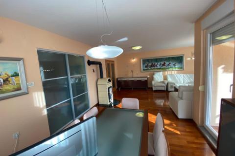 Kastav, Rešetari-trosoban stan s pogledom na more,parking