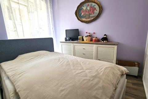 Istra, Buje, renovirani trosoban stan