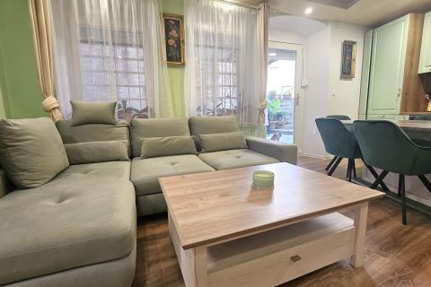 Istra, Buje, renovirani trosoban stan