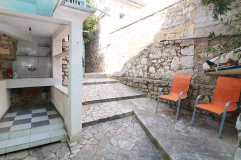 VRSAR, centar- kuća s dvorištem