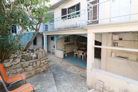 VRSAR, centar- kuća s dvorištem