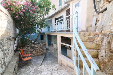 VRSAR, centar- kuća s dvorištem