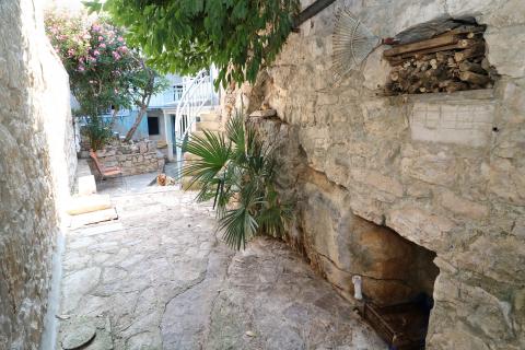 VRSAR, centar- kuća s dvorištem