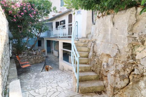 VRSAR, centar- kuća s dvorištem