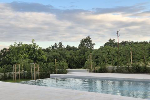 Rovinj, okolica - nova kuća 291 m2 s preljevnim bazenom na okućnici od 1180m2 