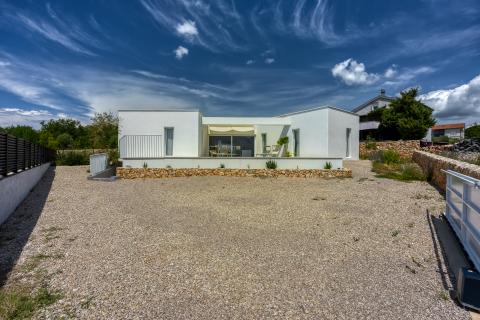 OTOK KRK-GRAD KRK,bliža okolica mode3rna villa na prodaju 