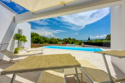 OTOK KRK-GRAD KRK,bliža okolica mode3rna villa na prodaju 