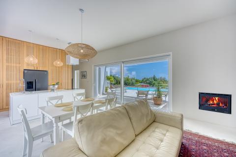 OTOK KRK-GRAD KRK,bliža okolica mode3rna villa na prodaju 