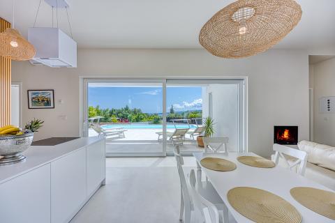 OTOK KRK-GRAD KRK,bliža okolica mode3rna villa na prodaju 