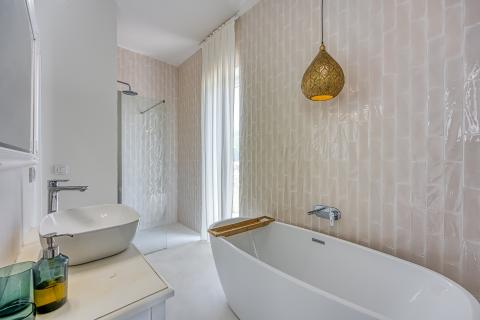 OTOK KRK-GRAD KRK,bliža okolica mode3rna villa na prodaju 