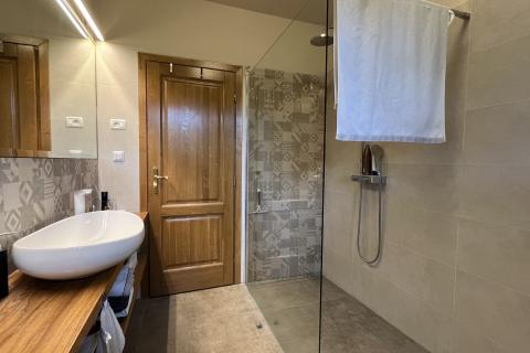 Umag, okolica - Samostojeća kuća na velikoj okućnici od 4 hektara